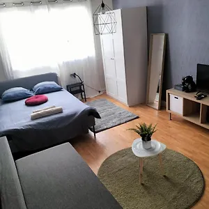 Spacieuse-tv-metro Clemenceau-dans En Colocation Séjour chez l'habitant